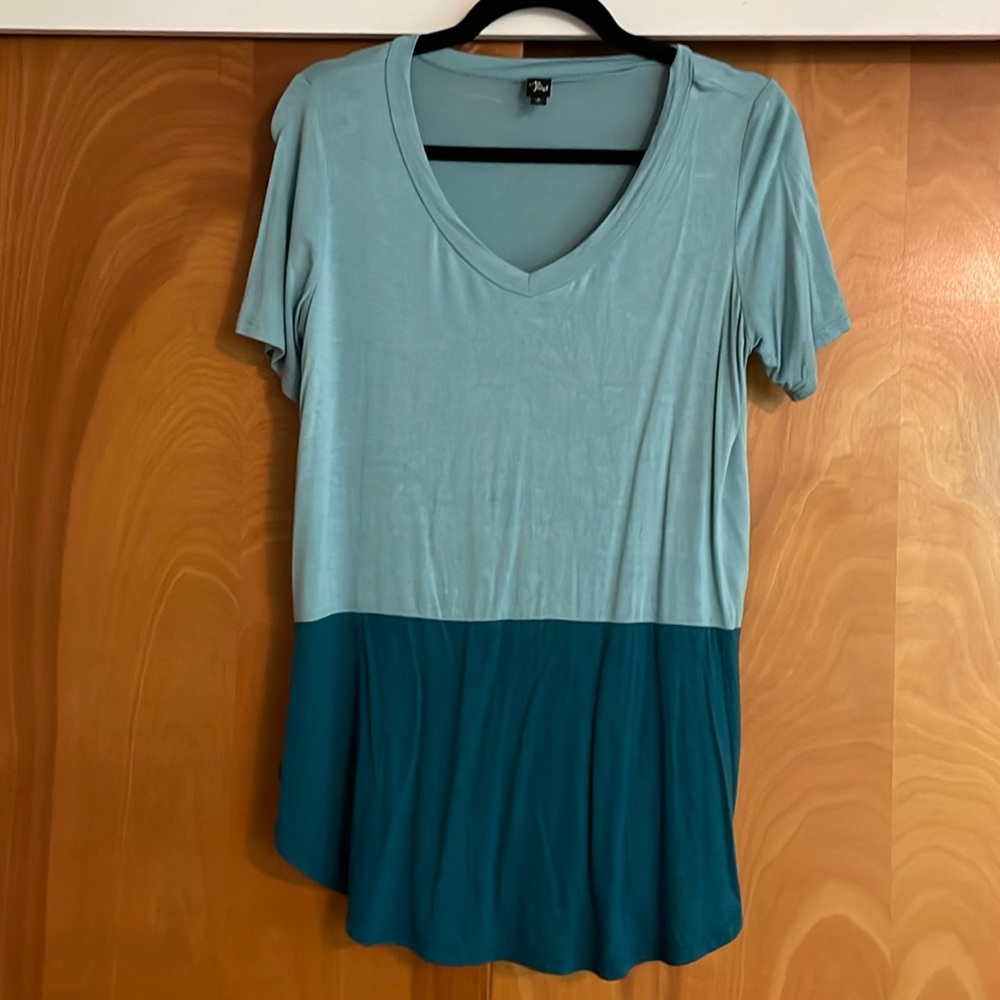 ModCloth color block V-neck
